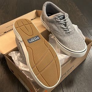 New Mens Sperry sneakers